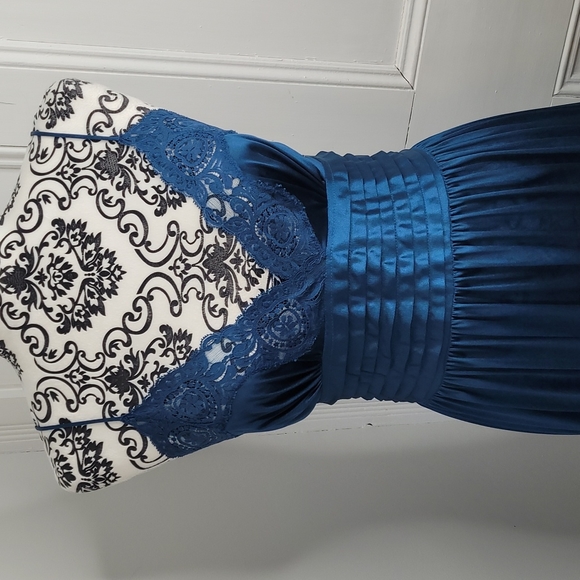 Lily of France Other - Lily of France sexy glamorous lingerie gown silky feel with lace trim size M.